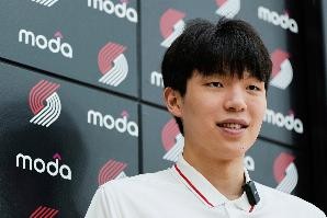 能否逆袭？前方信号排出开拓者阵容 杨瀚森为中锋位置第三人