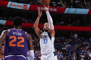 澳门·银河娱乐-防守回暖布朗森爆发 独行侠主场止损取关键一胜